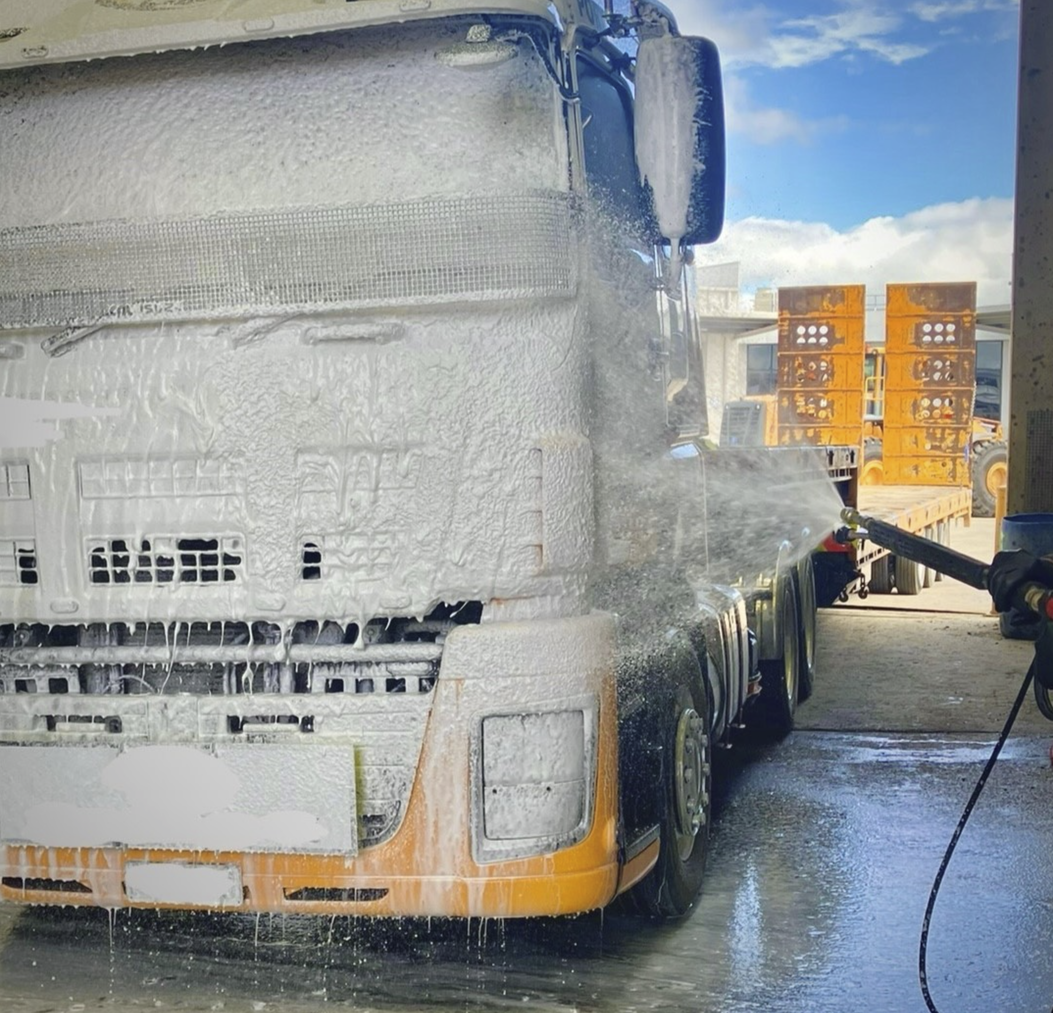 Heavy-duty degreasing products