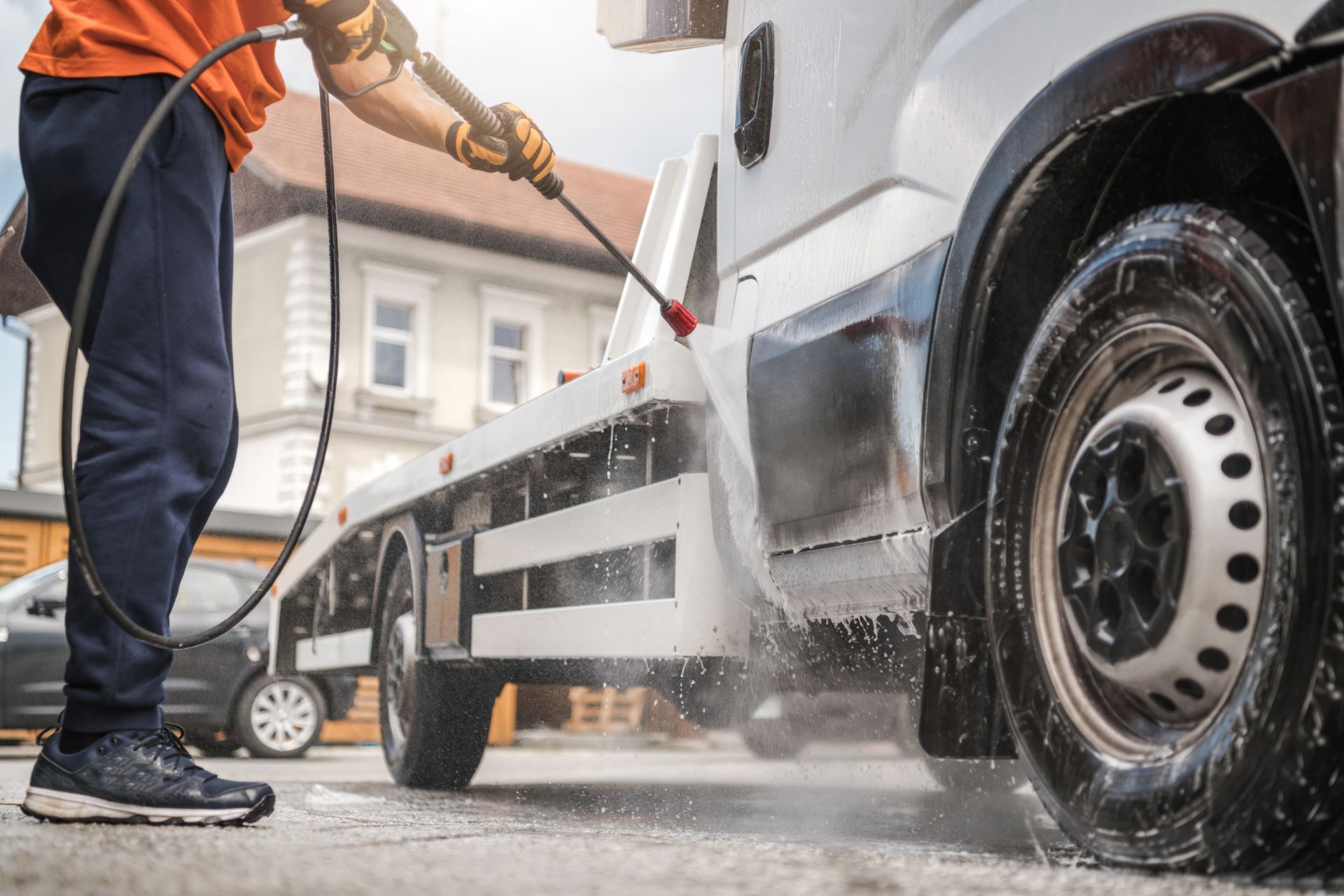 Mobile fleet washing unit
